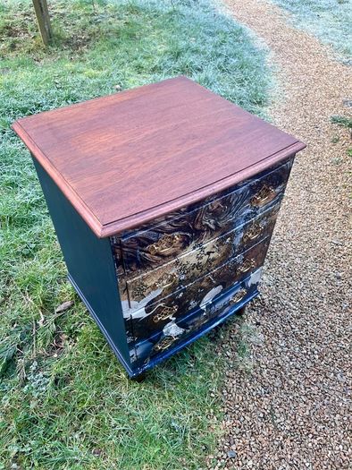 Chest of drawers