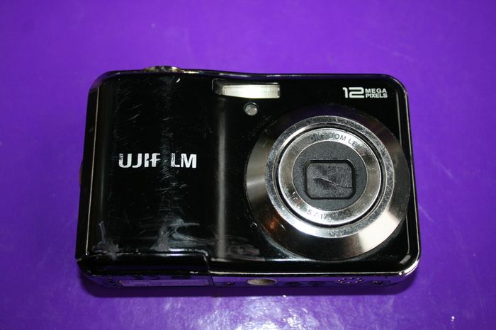 Fujifilm Finepix AV120 Compact Digital Camera 12 MP many scratches but Tested & Working