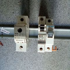 63 Amp Switch. Fuse. And. 2. Circuit. Breakers