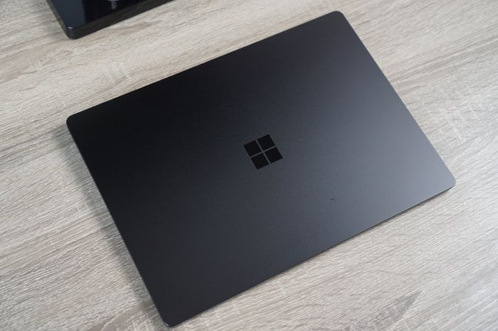 13.5" Microsoft Surface Laptop 5 Black | 16GB RAM | i5-1245U | 19 Battery Cycles