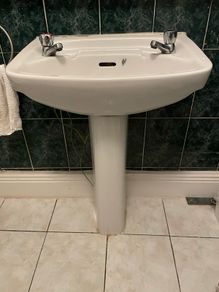 Freestanding sink
