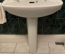 Freestanding sink