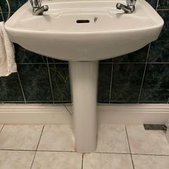 Freestanding sink