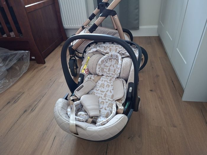Cosatto Wow 2 Travel system - whisper