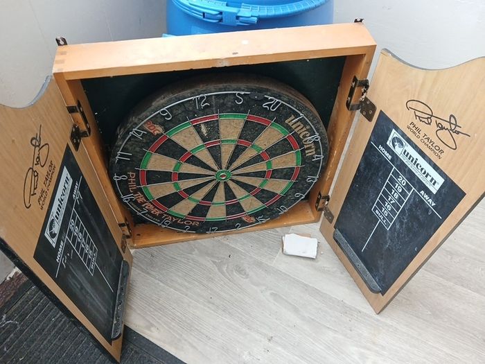 dart board