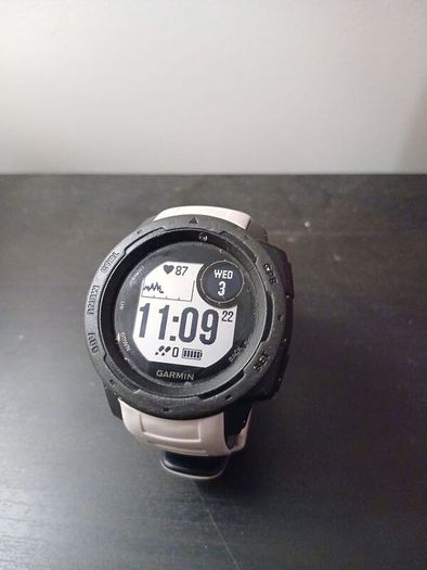 Garmin Intinct watch