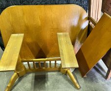 Extendable dining table