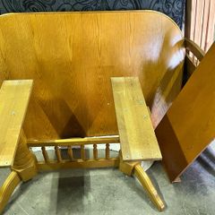 Extendable dining table