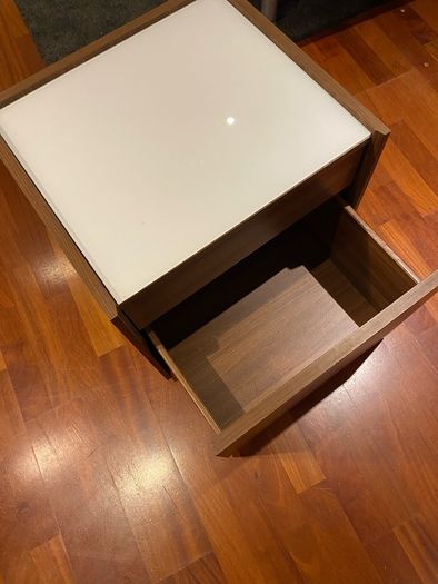 end table/ side table/ bedside table