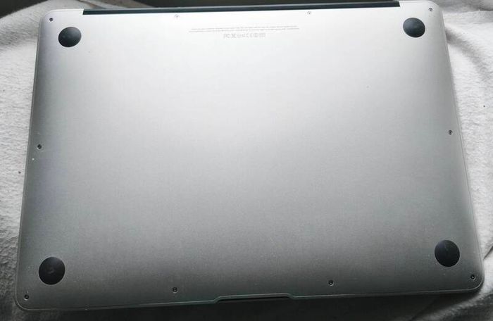 MacBook Air 13-inch For Spares or Parts!