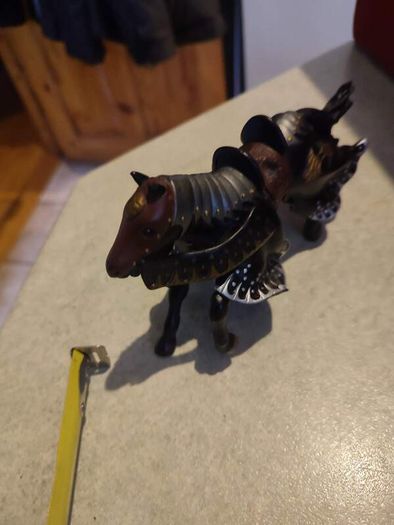 Papo Medieval Black Gold & Armored Knights Dragon Horses