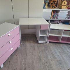 Beautiful White/Pink Bedroom Set