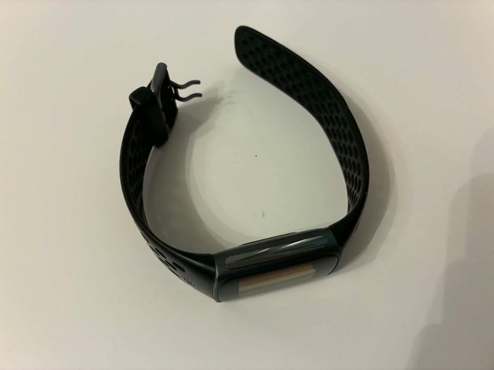 Fitbit Charge 5 - FOR PARTS / REPAIR ONLY (Screen & Back Faults - Charger Optional)