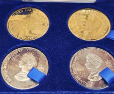 UK 2002 Limited Edition Proof 4 Coin Set Gold and Silver Plated Coin Set in Original Holder