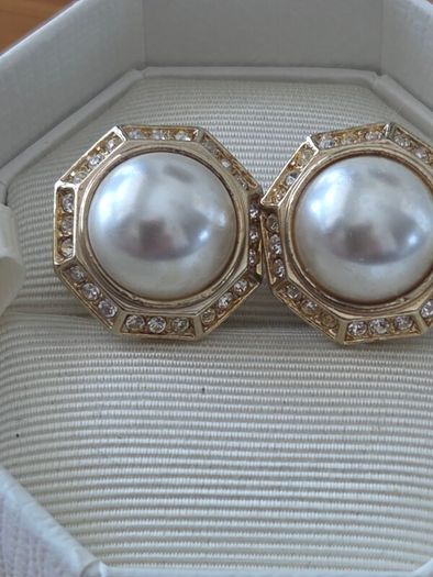 1980's Gold Tone Pearl Clip on Earrings