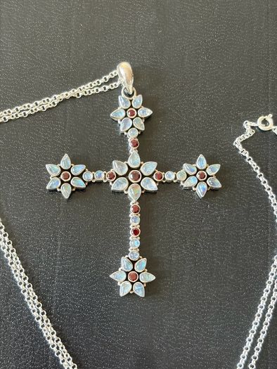silver necklace cross