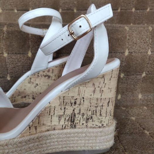 White sandals size 5, NEW LOOK