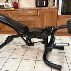 Deluxe Heavy Weight Bench, Selling 250 Euro, Save 180 Euro On Price New!!