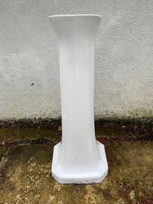 Washbasis column