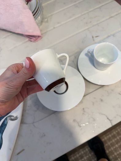 Crockery: plates, bowls etc.