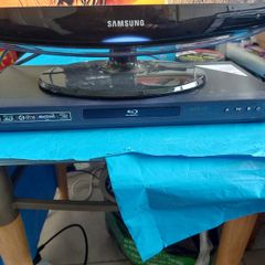 LG 3D-2D Blu-Ray Disc-DVD Player (Model BD660) in excellent condition