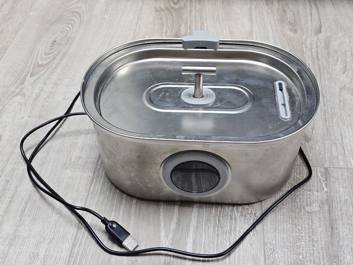 Like New Cat Water Fountain USB Powered