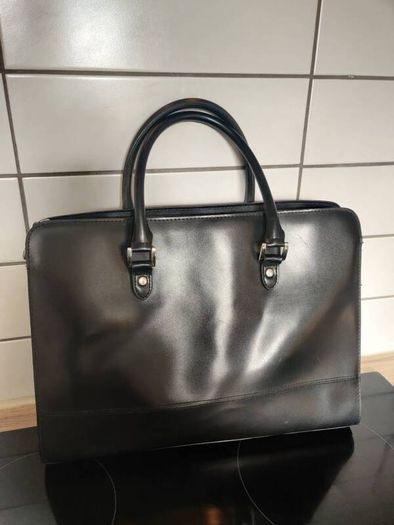 Women's handbag. With compartments.