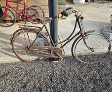 Antique bicycle, Humber womens bike with brooks saddle. Needs a lot of work or would be suitable for pub memorabilia. Free, for collection only.