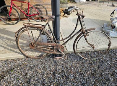 Antique bicycle, Humber womens bike with brooks saddle. Needs a lot of work or would be suitable for pub memorabilia. Free, for collection only.