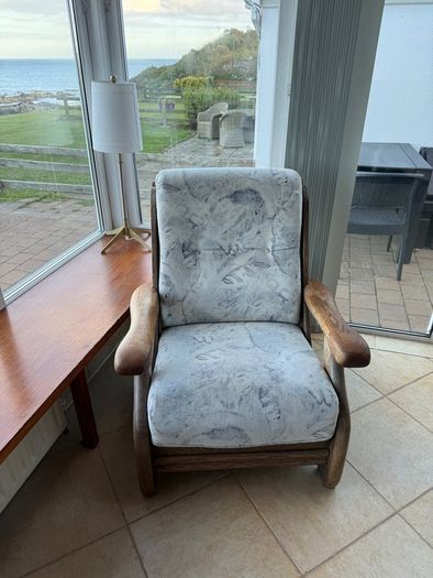 Sofa + 2 armchairs.