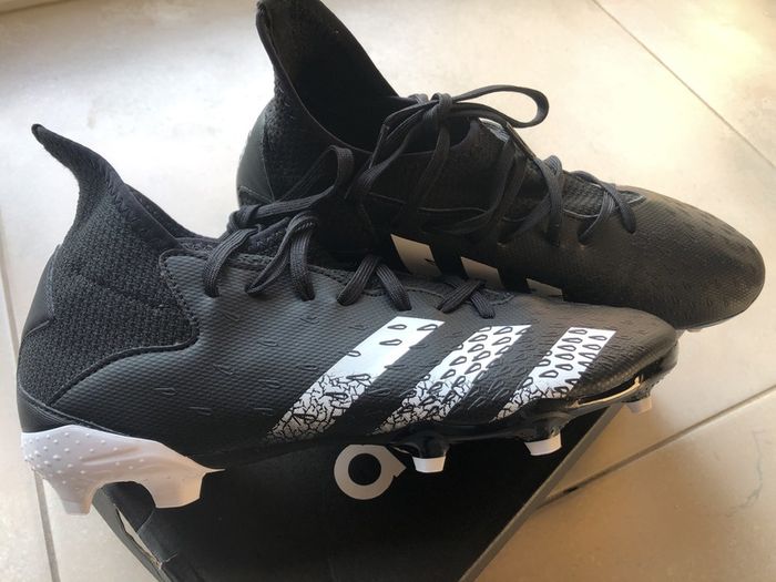 Adidas soccer boots size 5.5 NEW!!!