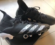 Adidas soccer boots size 5.5 NEW!!!