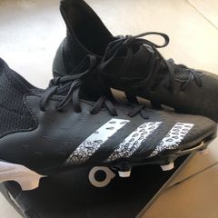 Adidas soccer boots size 5.5 NEW!!!