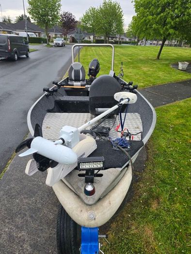 Boat "Lund 16ft Predator fishing boat with Livescope LVS32"