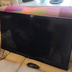 LG 40" Ultra HD TV + Wall bracket ( new in box)