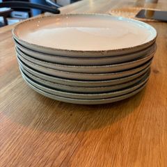 Dinner plates x8