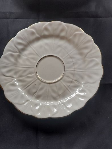 8 Piece Set of Very Old Unmarked Aynsley Bone China Plates in the Golden Crocus Pattern Gold Trim,