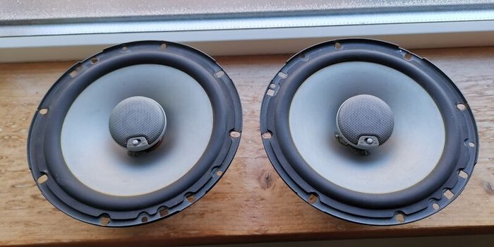 Infinity subwoofer + speakers front and rear