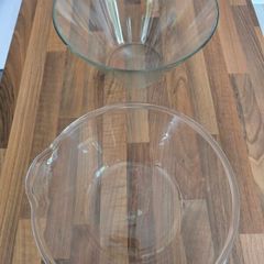 2 glass bowls