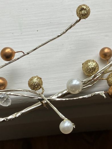 2 Decorative Candle Holders and Jeweled Garland