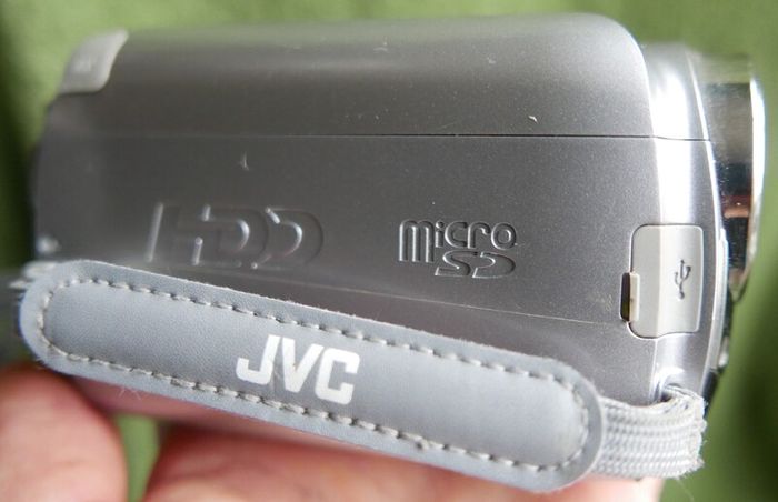 JVC GZ-MG360 Everio Hybrid Camcorder, 60GB Hard Disc Drive, Micro SD Slot, 35x Optical Zoom