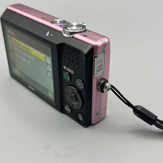 Nikon Coolpix S570 12MP Digital Camera Pink - Full Kit