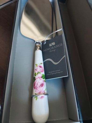 newgrange living Rosa cake slice