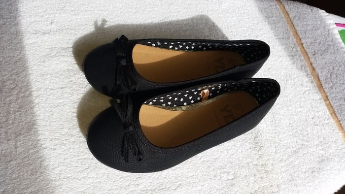 New - Size - 13 - 32 - A Beautiful Pair of Black Shoes with Bows - Cost 10 Euro
