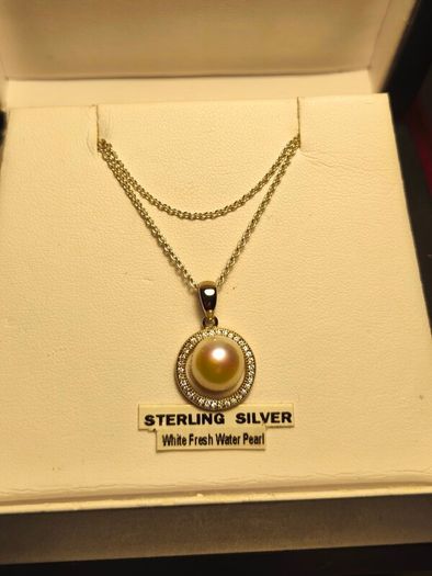 Sterling Silver Freshwater Cultured Pearl Pendant and Chain