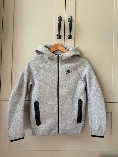 Bundle boys 12-13; North face, Nike tech fleece, under armour, Hoodrich