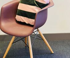 chair style Scandinavian