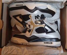 Jordan 4 Retro Trainers