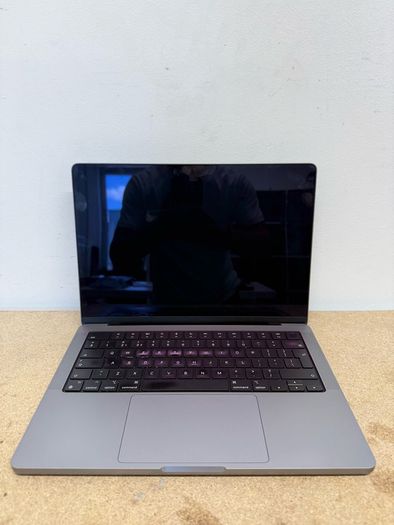 Macbook Pro A2442 (2021) CPU- 10 Cores M1 Max GPU- 32 Cores M1 Max 32GB RAM 500GB SSD 14" 3024x1964 Built-in Liquid Retina XDR