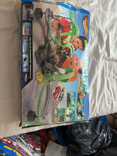 Hot Wheels Octoblast Motorised Track Set Boxed with 2 Cars